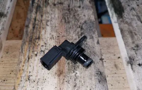 Volkswagen Golf V Camshaft position sensor 036907601A