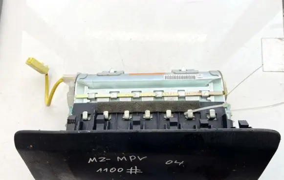 Mazda MPV Passenger airbag