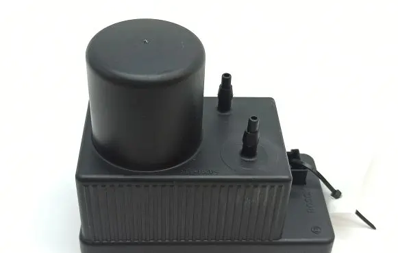 Mercedes-Benz E W211 Central locking vacuum pump 2038000048 0132006365 FD04272100525