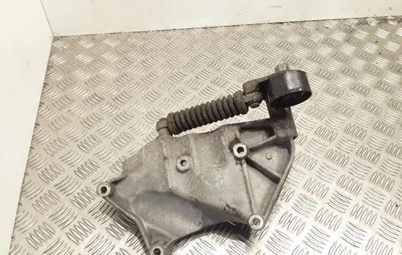 Suzuki Grand Vitara II Generator/alternator bracket 