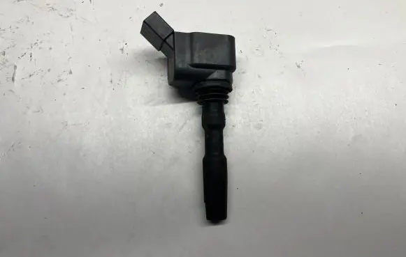 Volkswagen Jetta VII High voltage ignition coil 04E905110M