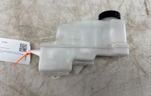 Toyota Yaris Cross Brake fluid reservoir 0204853276