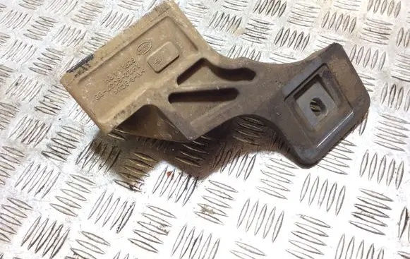 Land Rover Discovery 4 - LR4 Engine mounting bracket AH226037BB