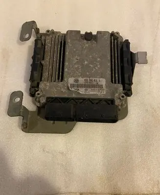 Volkswagen Touran I Engine control unit/module 03G906016A 1039S02834