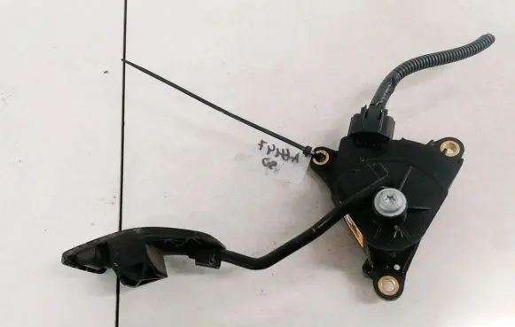 Nissan X-Trail T31 Accelerator throttle pedal 18002JG00A
