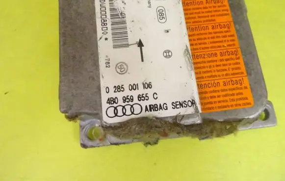 Audi A6 S6 C5 4B Airbag control unit/module 0285001106