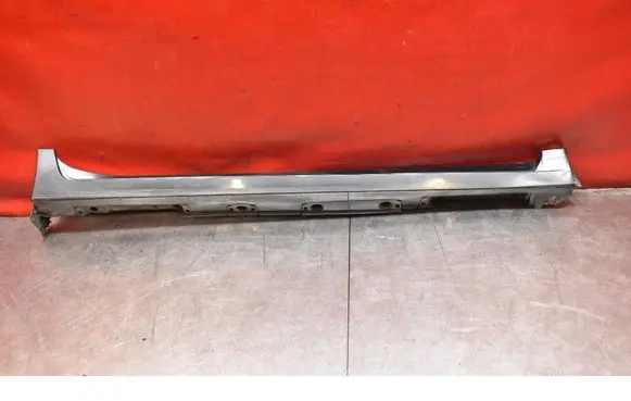 Front sill (body part)