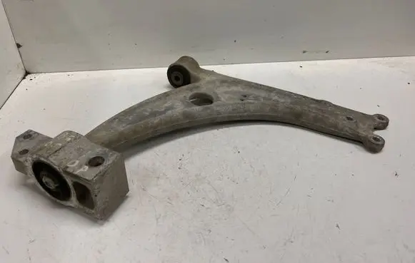 Volkswagen PASSAT B6 Front lower control arm/wishbone