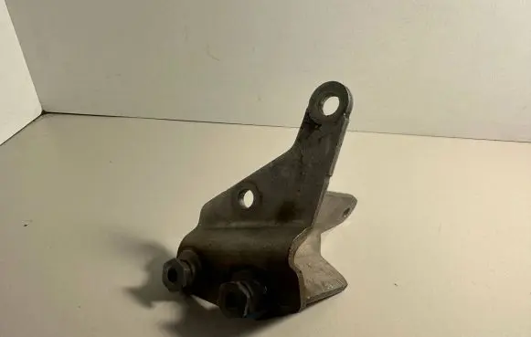 Volkswagen Golf VII Muffler mount bracket/holder 04L131561J
