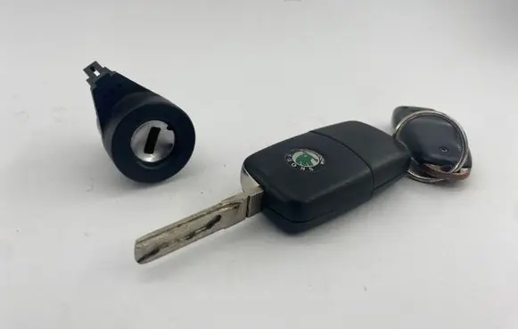 Skoda Octavia Mk1 (1U) Ignition lock 8E0905855