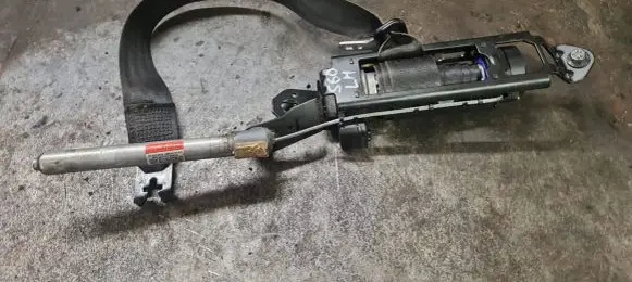 Volvo S60 Front seatbelt