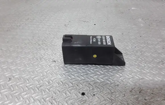 Honda CR-V Glow plug pre-heat relay 0281003030