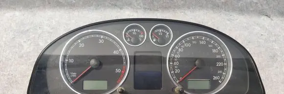 Volkswagen PASSAT B5.5 Speedometer (instrument cluster) 3B0920929A VWZ7Z0C7929330 2407030906