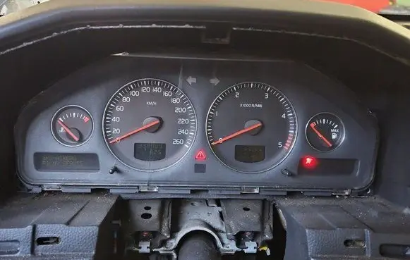 Speedometer (instrument cluster)