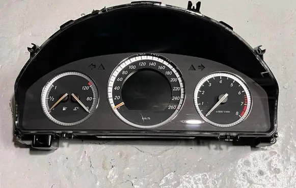 Mercedes-Benz C W204 Speedometer (instrument cluster) A2045402648 A2045400311 A2C53245324