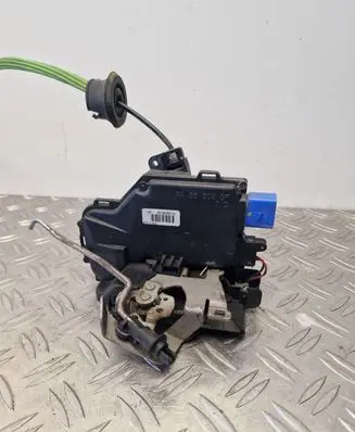 Audi A8 S8 D3 4E Rear door lock 4E0839016