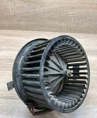 Volkswagen PASSAT B3 Heater fan/blower 357819021