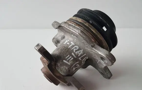 Nissan X-Trail T32 Water pump 210108796R