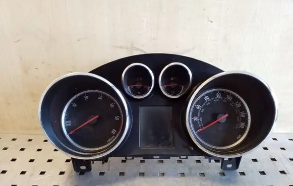 Opel Zafira C Speedometer (instrument cluster) 769166750U 600775881 769317420U