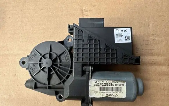 Volkswagen Transporter - Caravelle T5 Front door window regulator motor 6Y2959802