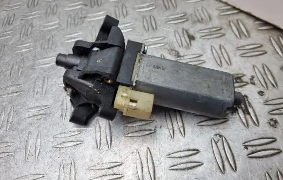 Mercedes-Benz ML W166 Steering column adjust motor 0390203249