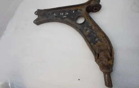 Volkswagen Jetta V Front lower control arm/wishbone 1K0407190E