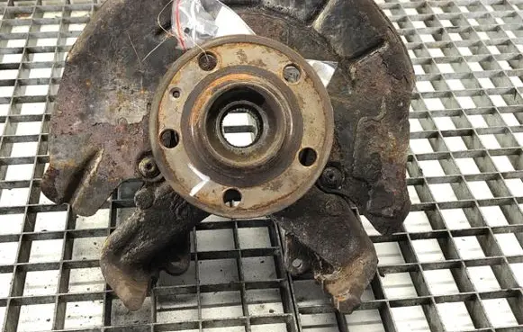 Volkswagen Polo V 6R Front wheel hub spindle knuckle