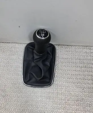 Volkswagen Golf IV Gear lever shifter trim leather/knob