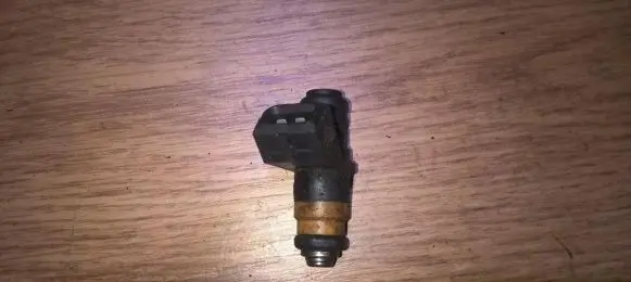 Renault Megane I Fuel injector h029611 itg048