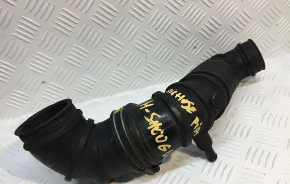 Mitsubishi Pajero Sport I Air intake hose/pipe MR312394
