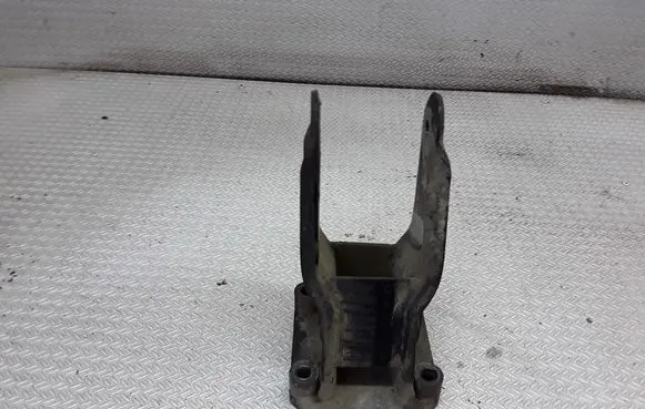 Mercedes-Benz Vito Viano W638 Engine mounting bracket A6012200207