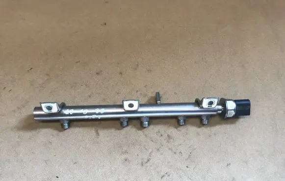 BMW 3 E90 E91 Fuel main line pipe 7537319