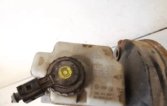 Skoda Octavia Mk2 (1Z) Brake fluid reservoir 1k1611301c 033508-86321