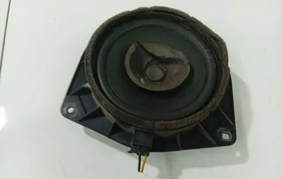 Toyota Avensis T250 Front door speaker 