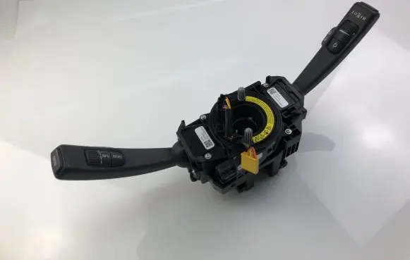 Volvo V70 Indicator stalk 31334644