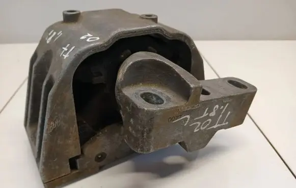 Audi TT Mk1 Engine mount bracket 1J0199262