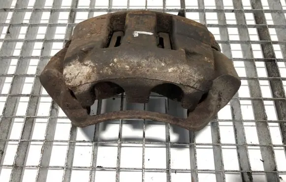 Nissan Interstar Front brake caliper