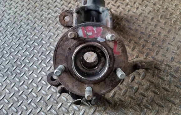 Ford Mondeo MK IV Front wheel hub 6G912C300GAC