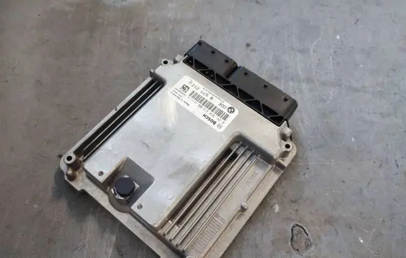 BMW X5 F15 Engine control unit/module 8577212