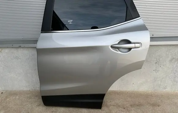 Nissan Qashqai Rear door