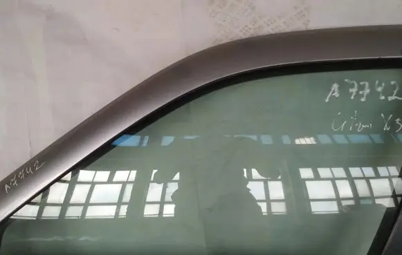 Citroen Xsara Front door window glass four-door