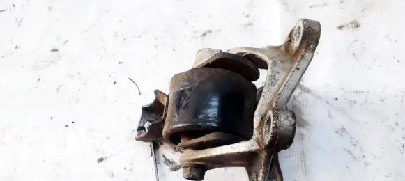 Honda Civic Engine mount bracket