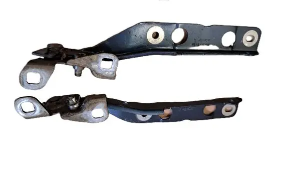 Engine bonnet/hood hinges