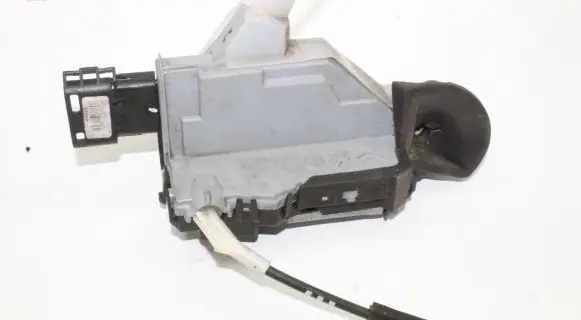 Peugeot RCZ Front door lock PSA184079