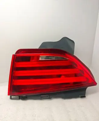 Tailgate rear/tail lights
