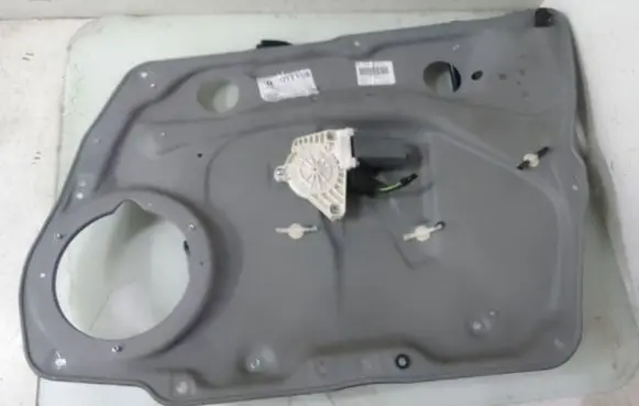 Mercedes-Benz B W245 Front door window regulator with motor A1697203079