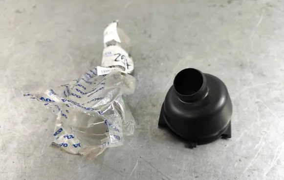 Volvo XC90 Air intake duct part 8651422 9128309