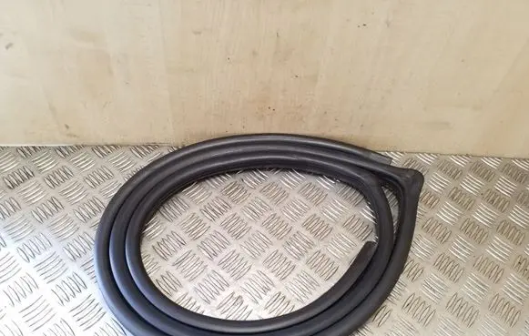 Toyota Corolla Verso AR10 Front door rubber seal