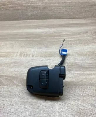 Toyota Yaris Steering wheel buttons/switches 842470D010