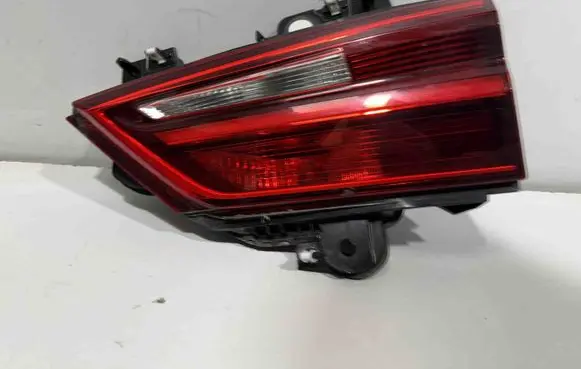 Tailgate rear/tail lights